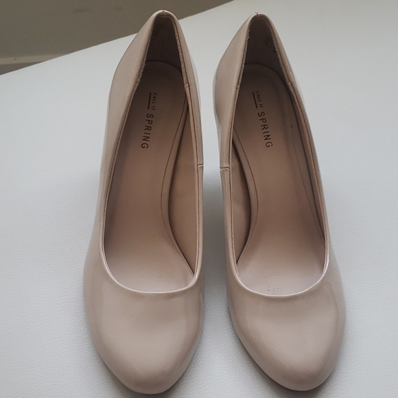 Like New Nude Heels - Picture 1 of 3